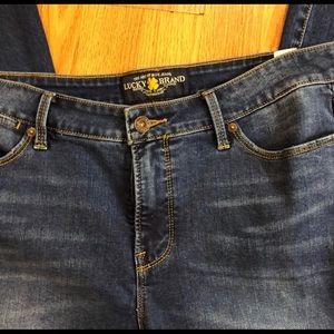 Lucky Brand ‘Hayden’ jeans. Like new! Great color!